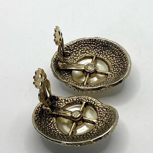 Clip Ons Faux Pearls Statement Antique Gold Tone - Picture 5 of 15